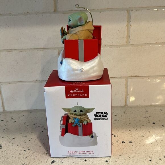 Star Wars The Mandalorian GROGU Greetings Hallmark 2022 Sound & Motion Ornament - Picture 5 of 12